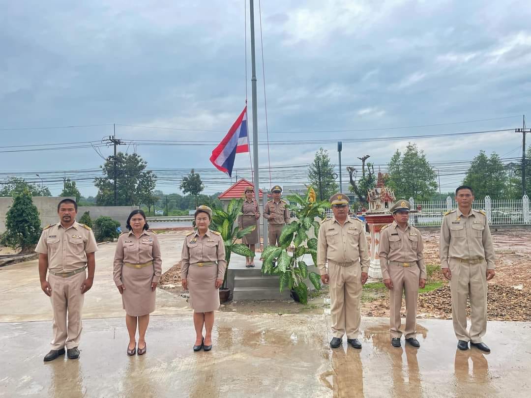 ผอ.สวท.นครพนม (นางแสงมณีจรรณ์ เพชรสังหาร) นำข้าราชการจัดกิจกรรมเคารพธงชาติ ระลึกวันพระราชทานธงชาติไทย วันที่ 28 กันยายน 2565 ที่บริเวณหน้าเสาธงสวท.นครพนม (หลังใหม่)  