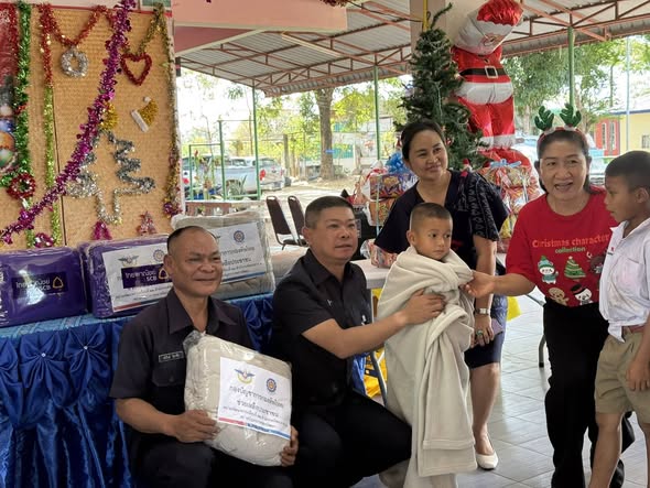นพค.22 มอบน้ำดื่มสะอาด ผ้าห่มกันหนาว ของขวัญปีใหม่ 2569 เติมสุขเด็ก ๆ และชุมชน
