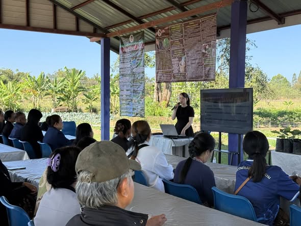 กอ.รมน.นครพนม อบรมผู้นำชุมชน - ครูศูนย์เด็กเล็ก เสริมความมั่นคงด้านอาหารและพลังงาน ตามแนวพระราชดำริ