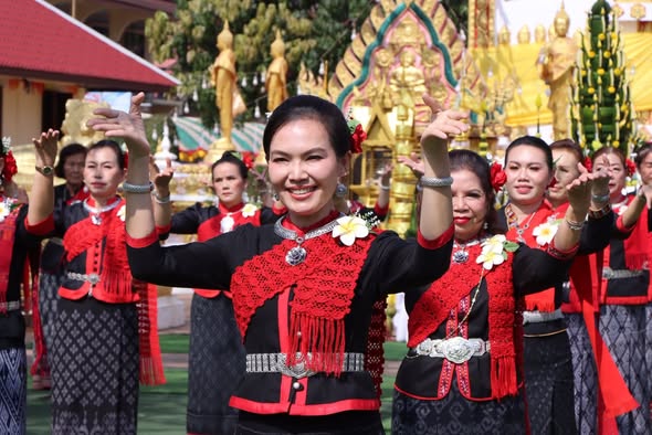 ชาวนาแกจัดพิธีเปิดงานนมัสการพระธาตุศรีคุณ&ndash;บุญมหาชาติ 2569 รวมพลังศรัทธา สืบสานประเพณี กระตุ้นท่องเที่ยวท้องถิ่น