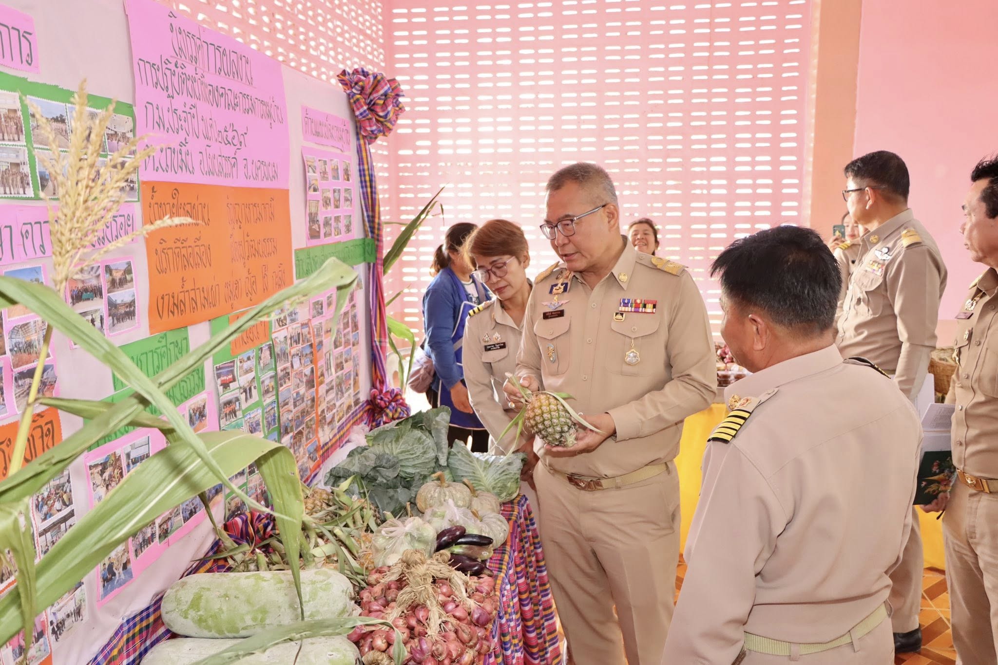 ผู้ว่าฯ นครพนม มอบ 4 ทิศทางพัฒนาโพนสวรรค์ ดันเศรษฐกิจฐานราก&ndash;เสริมความมั่นคงทุกมิติ