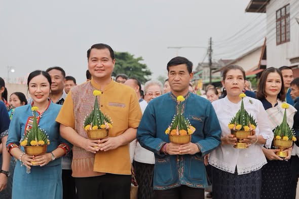 ท่าอุเทนคึกคัก จัดงาน &ldquo;แห่ต้นดอกไม้ไหว้พระธาตุ&rdquo; สืบสานประเพณีงดงาม พร้อมวันไหลสงกรานต์ 2569