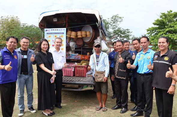 อำเภอเมืองนครพนม Kick-Off &ldquo;ไทยช่วยไทย&rdquo; ส่งรถพุ่มพวงกระจายสินค้าราคาประหยัด ลดค่าครองชีพประชาชนถึงชุมชน