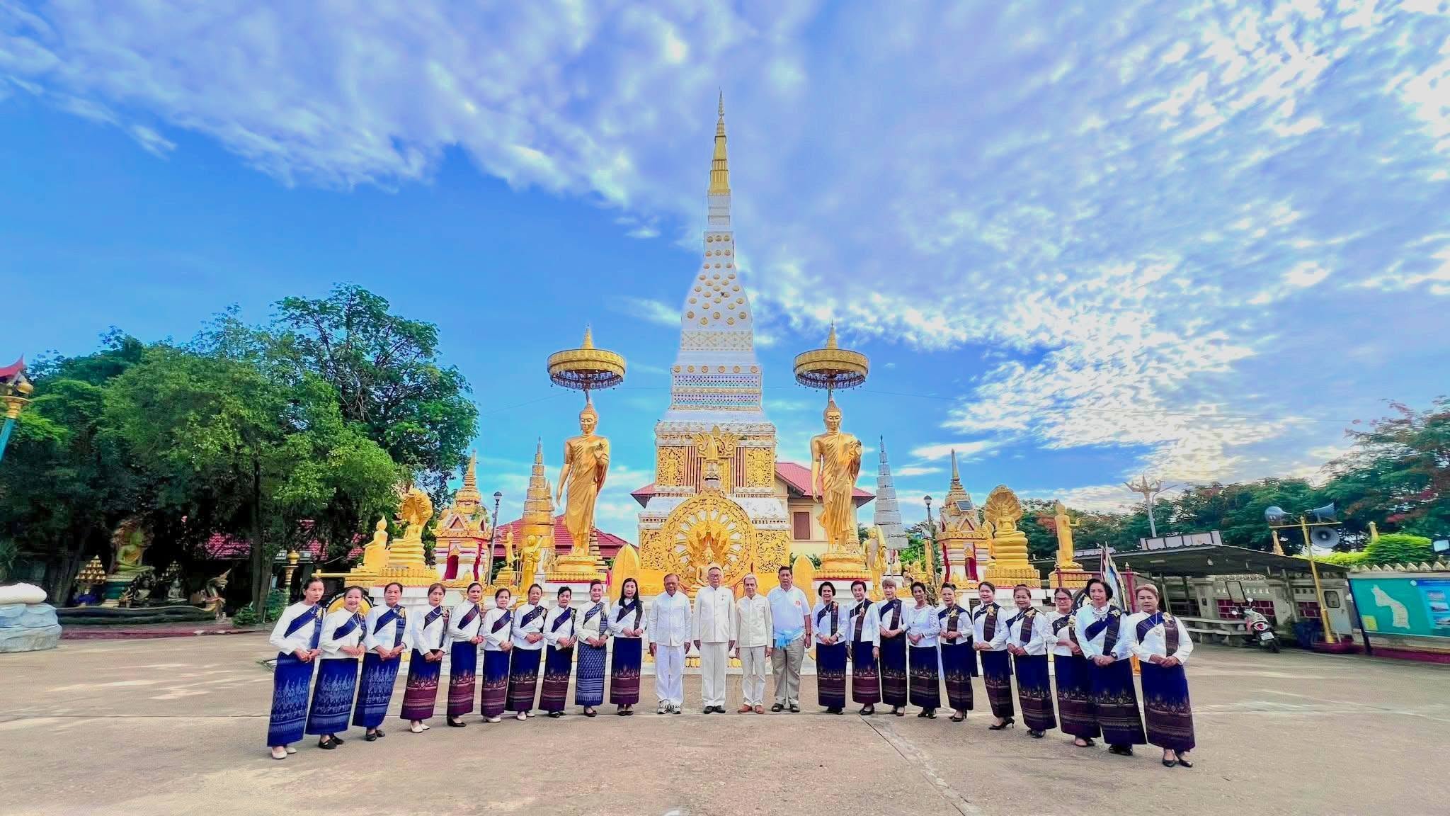 นครพนมสืบสานศรัทธา &ldquo;ครอบครัวหิ้วตะกร้า ศรัทธาอิ่มบุญ อุดหนุนชุมชน&rdquo; ชวนประชาชนเข้าวัดปฏิบัติธรรมวันพระ ส่งเสริมวัฒนธรรมไทยริมโขง
