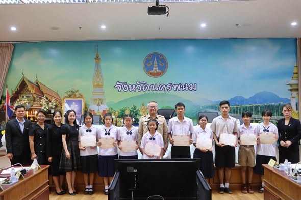 นครพนมประชุมคณะกรมการจังหวัด ขับเคลื่อนนโยบายรัฐ พร้อมเชิดชูหน่วยงานและบุคลากรดีเด่น