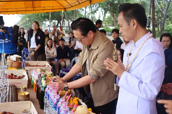 ม.นครพนม ประกอบพิธีบวงสรวงเรือไฟ เตรียมสืบสานประเพณีงานบุญออกพรรษา ประจำปี 2569