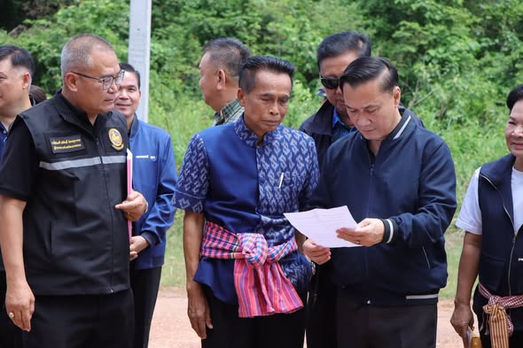 รองนายกฯ ทรงศักดิ์ ลงพื้นที่ศรีสงคราม ติดตามสถานการณ์น้ำประตูระบายน้ำลำน้ำอูน กำชับบริหารจัดการน้ำเชิงป้องกัน