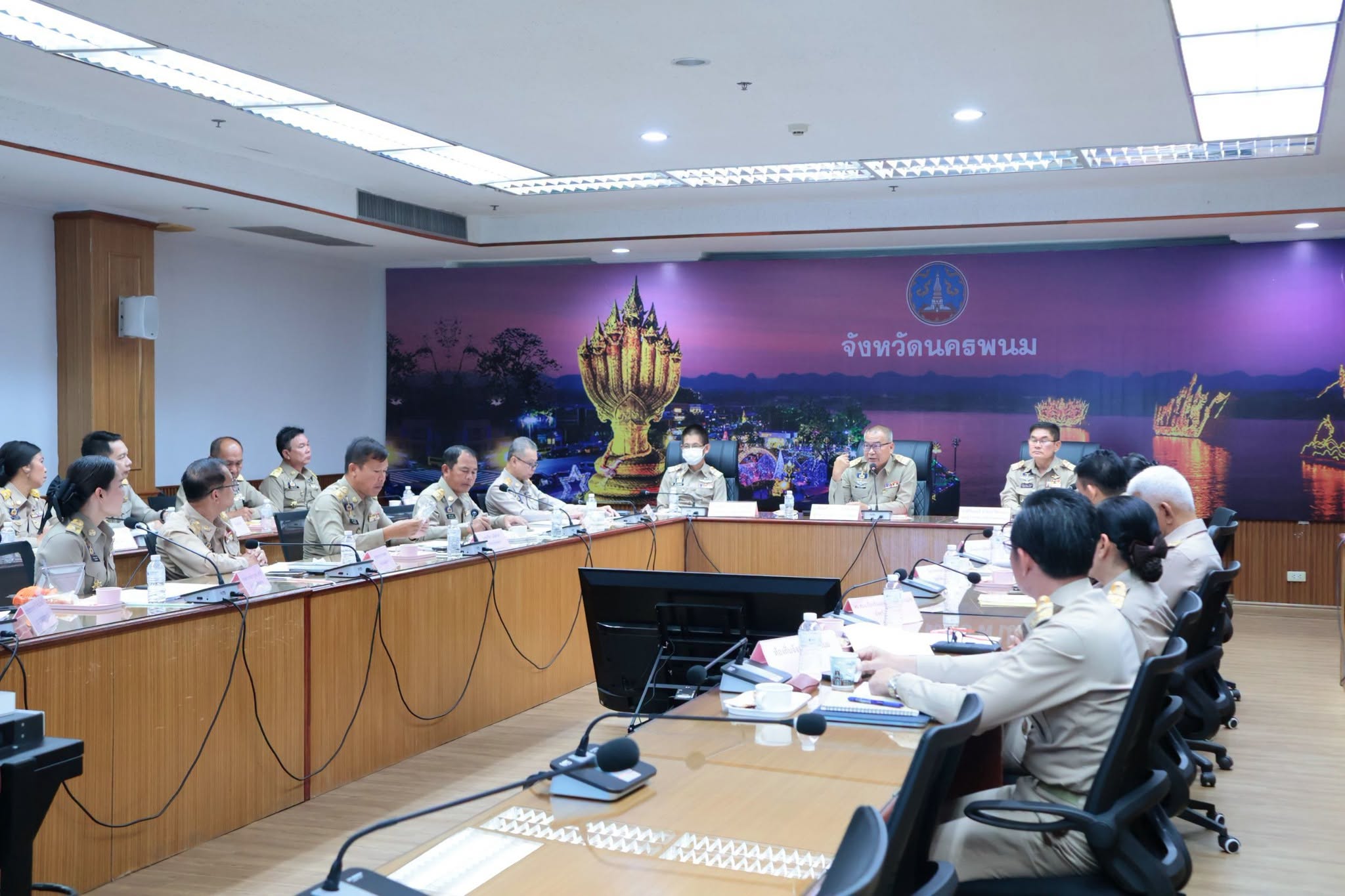 นครพนมประชุมหัวหน้าส่วนราชการมหาดไทย ติดตามโครงการพระราชดำริ ขับเคลื่อนธนาคารขยะ และเร่งแก้ไขปัญหายาเสพติดในพื้นที่